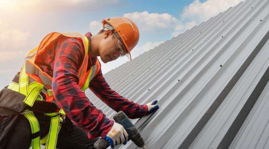 Professional gutter cleaning in Bedford, VA